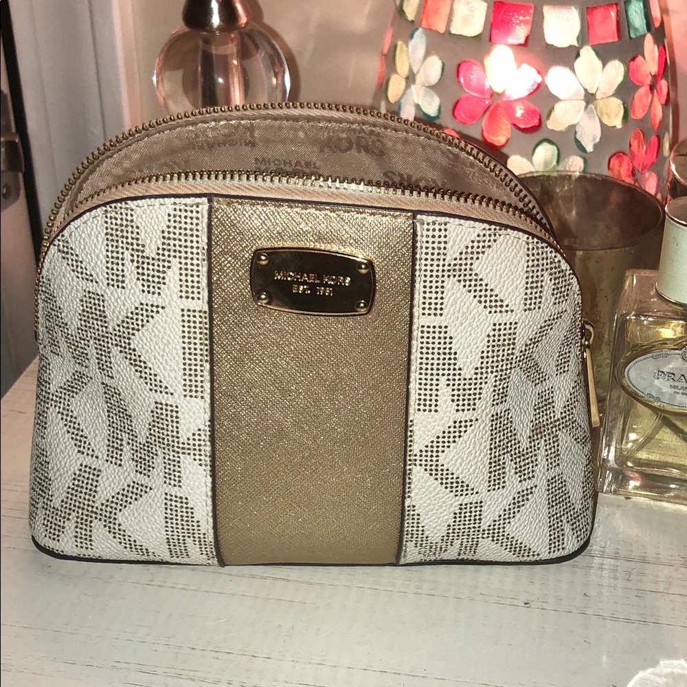 Like New Michael Kors Makeup Bag